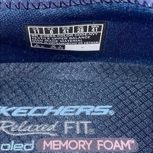 Sketchers sneakers
